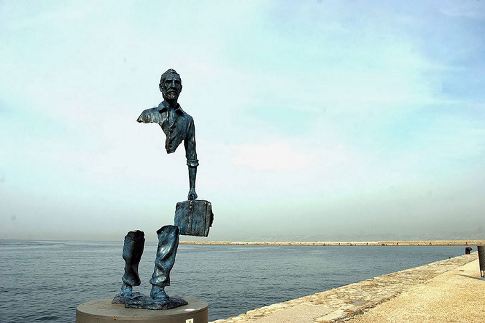 Скульптура Бруно Каталано (Bruno Catalano) установлена в порту Марселя в 2013 году.