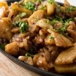Картофель тушеный со свежими грибами - вкусный рецепт