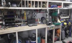 Стеллажи в гараже: идеи для удобного хранения инструментов и автотоваров