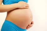 Как поглаживание живота влияет на малыша во время беременности